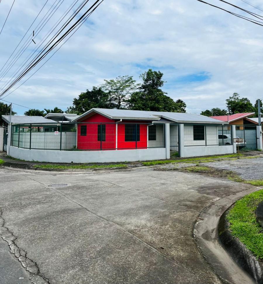 Moderna y Bonita casa en Calle Estandar de Guapiles, En Venta CG-23-683