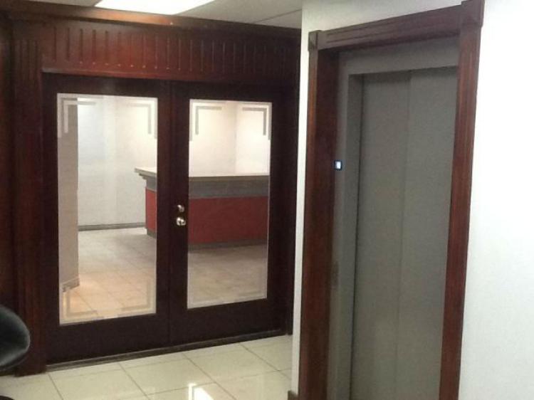 Oficinas con 6 despachos y recepción en Sabana Sur