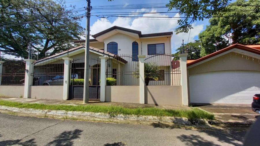 Preciosa y amplia  casa familiar  22-2702 JC