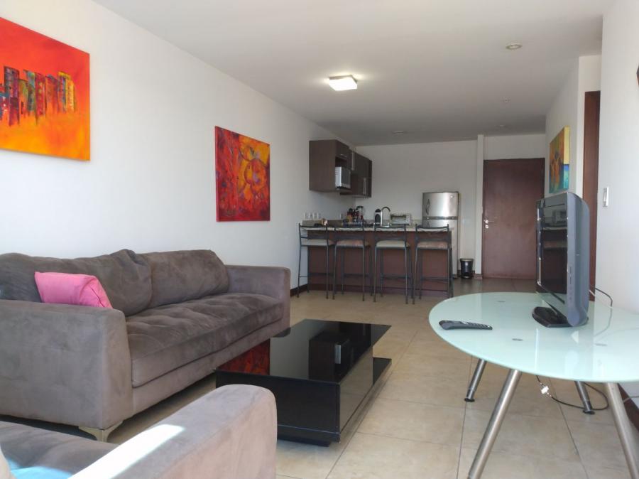 Renta $1200: Apartamento céntrico SJ amueblado de lujo con balcón, piscinas, jacuzzi, gym