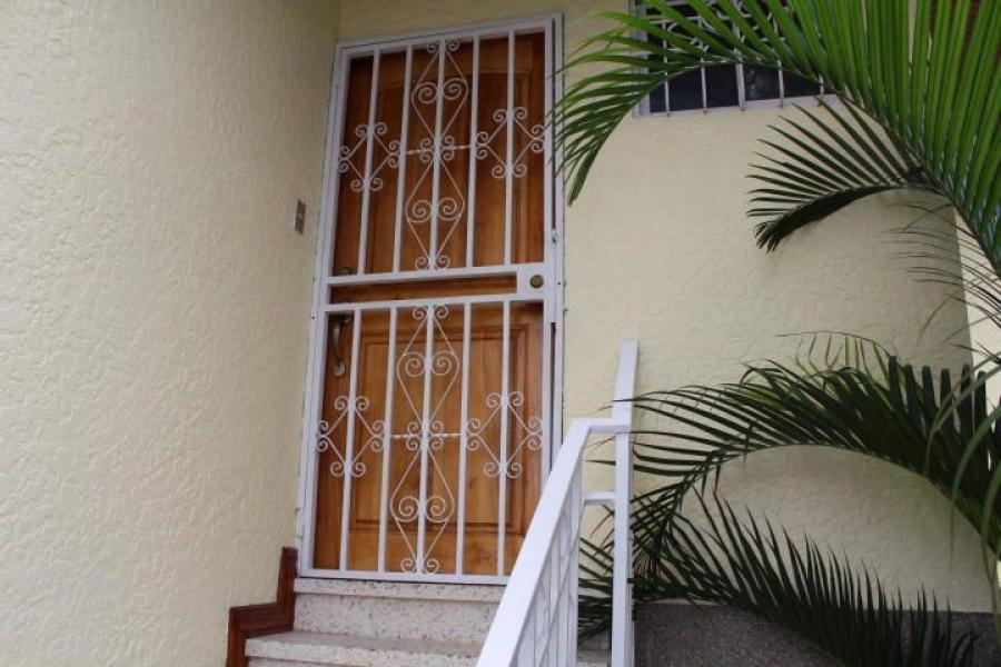 se alquial apartamento amoblado en Rhormoser incluye agua,cable,internet 20-651