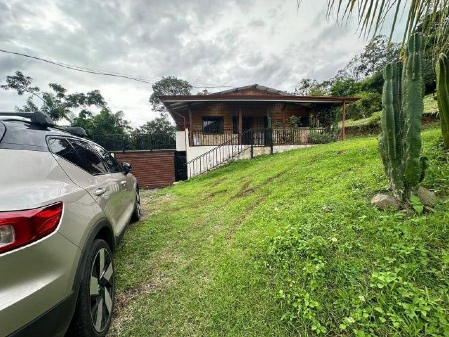 Se alquila cabaña totalmente amoblada con extenso jardin en San Antonio Escazu A25-237