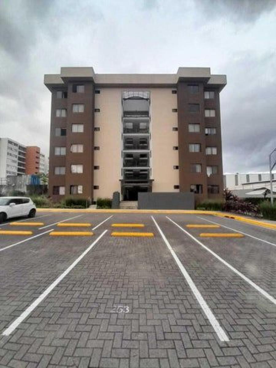 Se alquila espacioso apartamento en condominio de Hatillo de San José 25-44