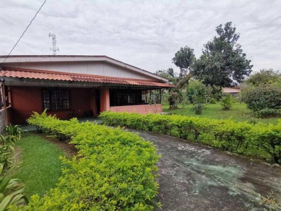 Se casa con lote de mas de 1400m2 en Turrialba Cartago A23-1631