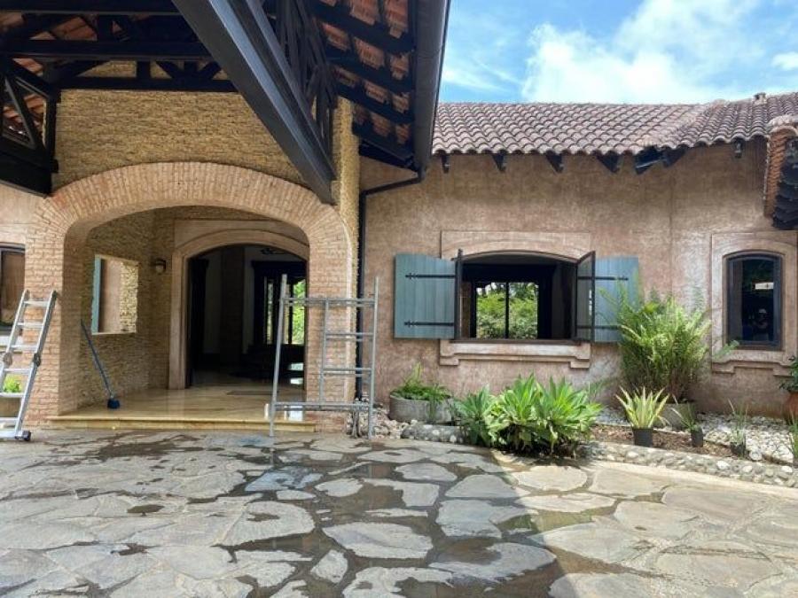 Foto Casa en Venta en Guácima, Alajuela - U$D 1.390.000 - CAV106415 - BienesOnLine