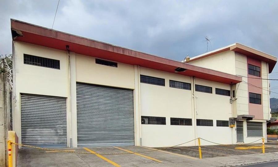 Se vende amplio edificio comercial de 781m2 en San Miguel de Escazú 22-2154