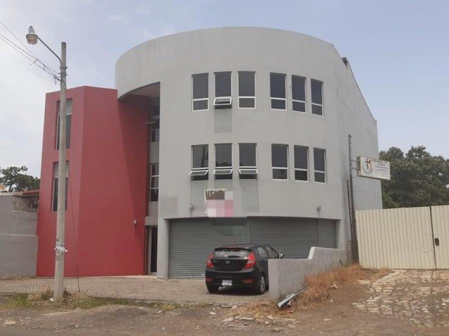 Se vende amplio local comercial de 16 espacios en Alajuela Centro 24-249