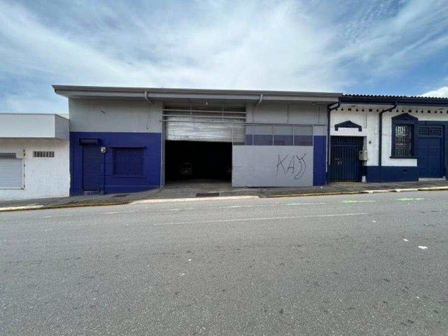 Se vende amplio local comercial de 3 plantas en Carmen de San José 24-1885