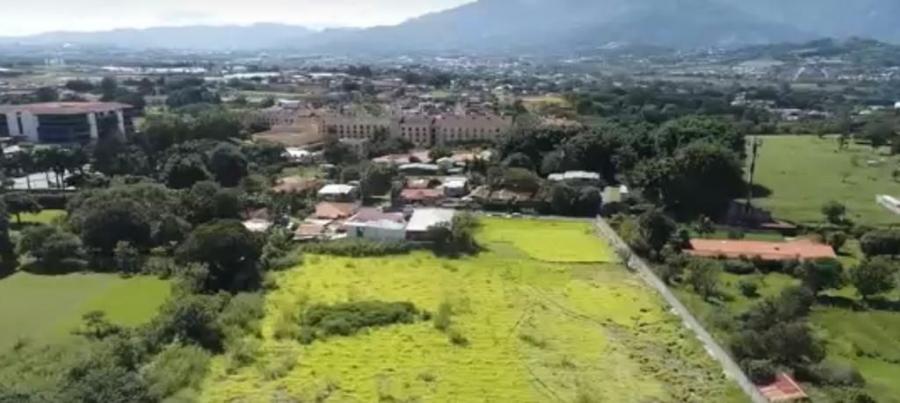 Se vende amplio lote con mas de 10,000m2 en La Ribera de Belén 23-1277