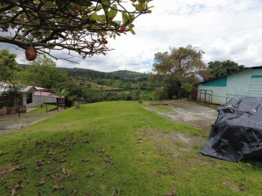 Se vende amplio lote con uso de suelo residencial y comercial en Birrí de Heredia 23-543