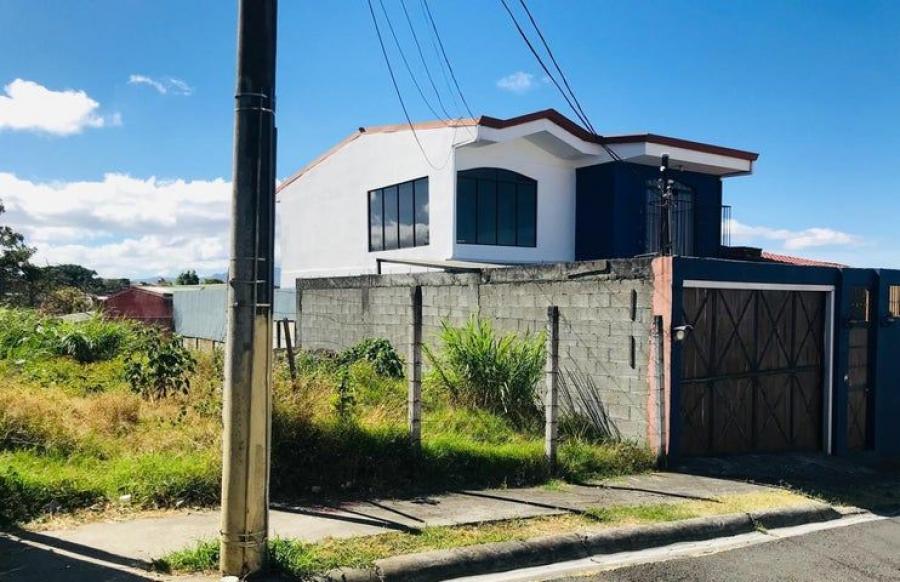 Se vende amplio lote de 884m2 en Mercedes de Heredia 24-1323