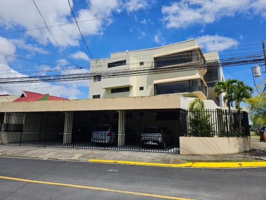 Se vende amplio y acogedor apartamento en Curridabat de San José 23-3000