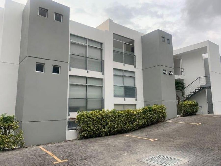 Se vende apartamento en condominio de Piedades Santa Ana 25-625