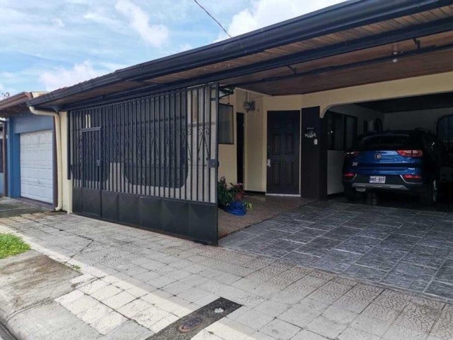 Se vende casa con excelente ubicacion en Mercedes Heredia A24-1412