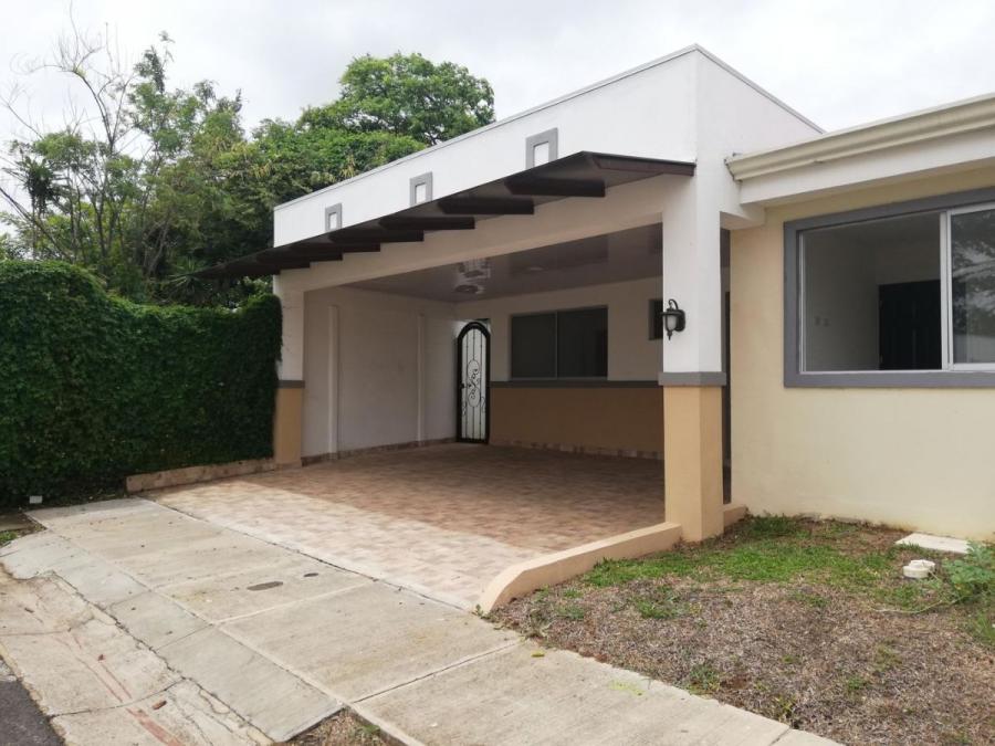 Se vende casa con patio amplio en San Antonio del Tejar Alajuela 22-789