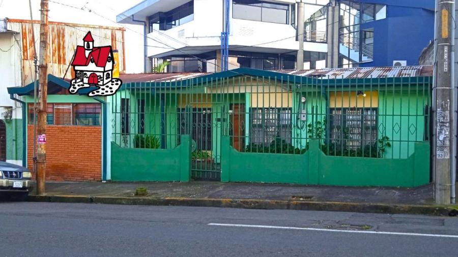 se vende casa con uso de suelo mixto en Heredia Centro 23-1893