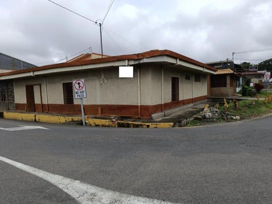 Se vende casa con uso de suelo mixto en San Pablo Heredia 24-373