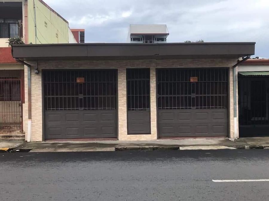 Se vende casa en Heredia centro con uso de suelo mixto 22-1654