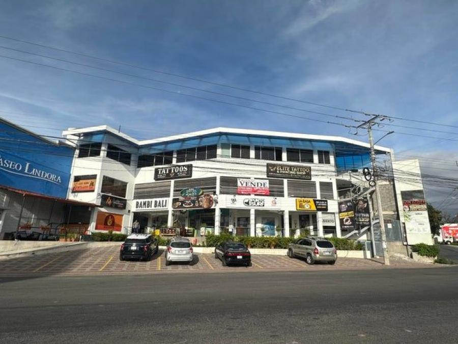 Se vende edificio de centro comercial con 8 locales en Lindora 23-3370