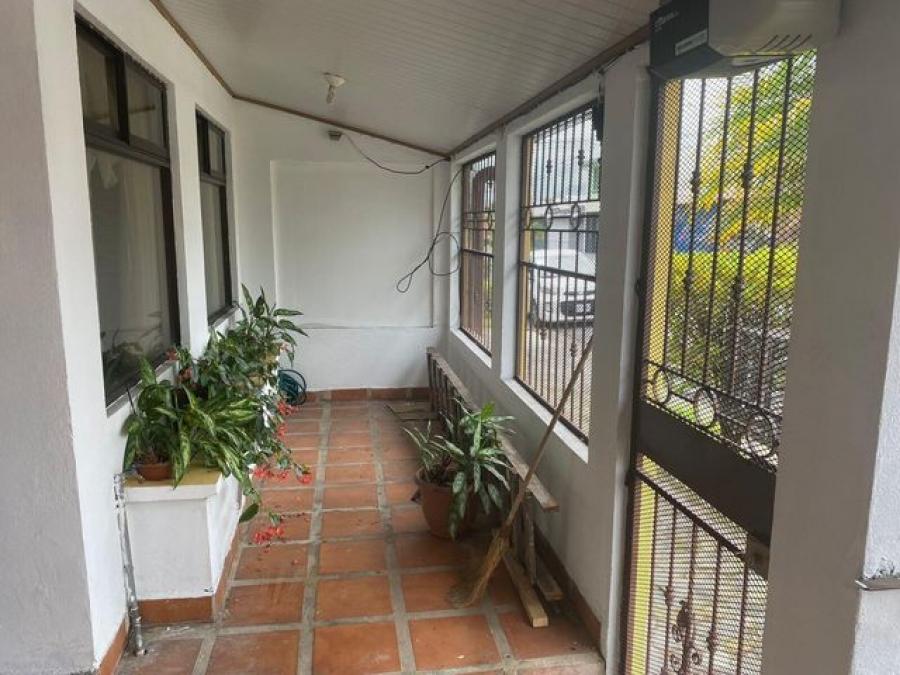 Se vende espaciosa casa de 2 plantas en San Francisco 2 Ríos de San José 24-746