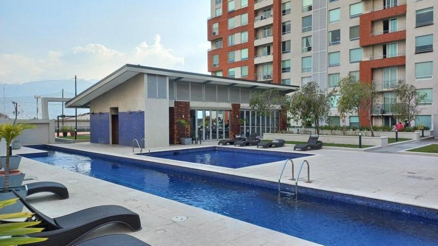 Se vende espacioso apartamento en condominio de Hospital en San José 24-1447