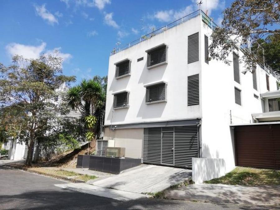 Se vende espacioso apartamento para inversión en Mata Redonda de San José 23-2300