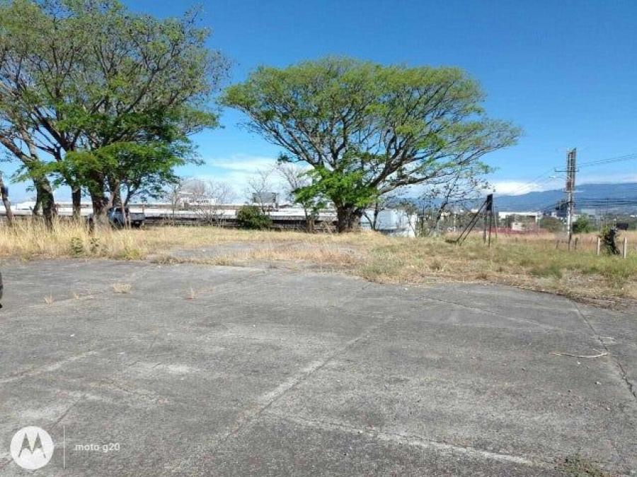 Se vende gran lote de mas de 8,000m2 con excelente ubicaci?n en Santa Ana 23-694