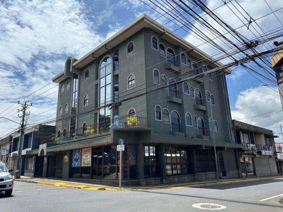 Se vende hotel de 4 plantas con 1,500m2 de construcción en Alajuela Centro 25-180