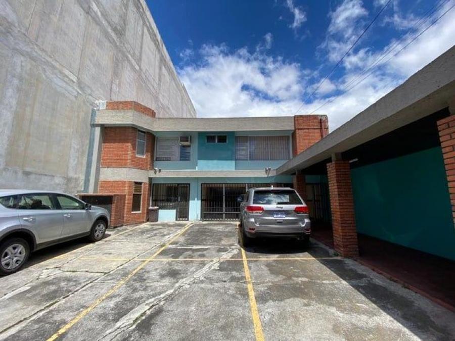 Se vende local de 580m2 con 14 consultorios u oficinas en Merced de San José 23-2823