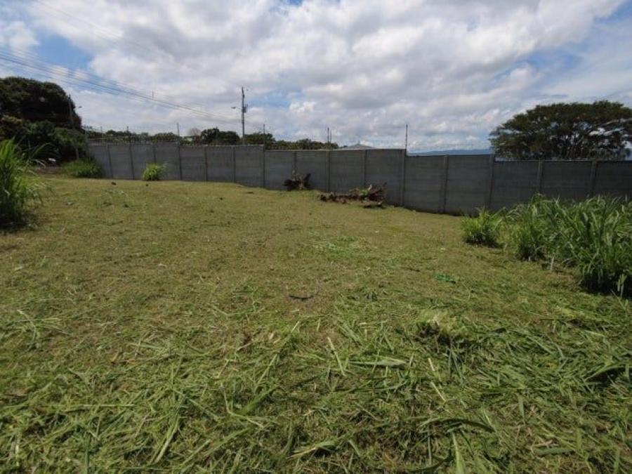 Se vende lote con uso de suelo industrial de 700m2 en San Pablo de Heredia 24-382