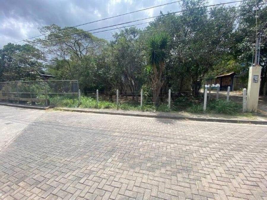 Se vende lote con uso de suelo residencial en Escaz? Centro 24-1234