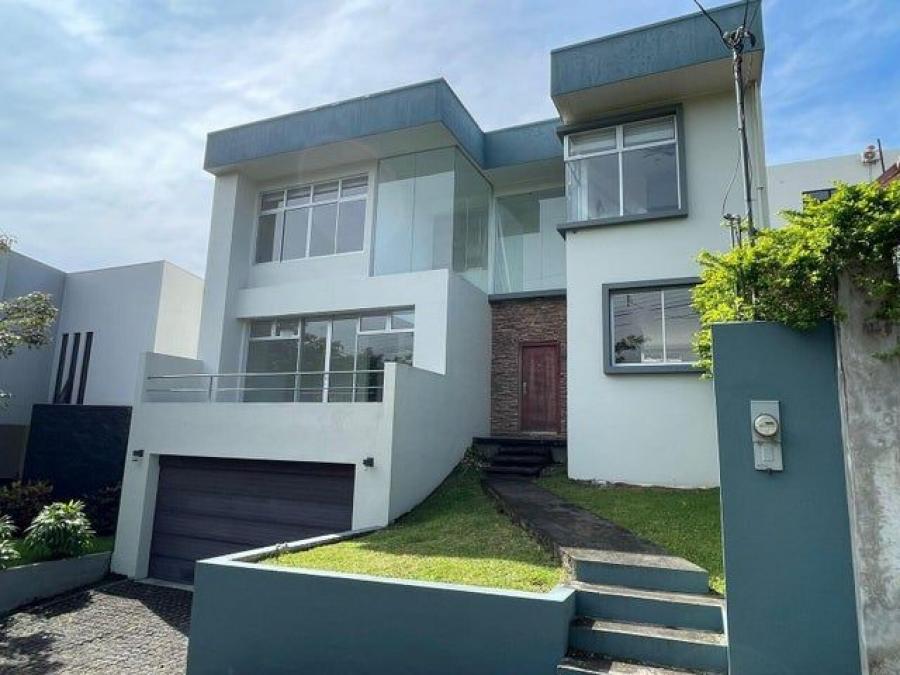 Se vende moderna casa en Brasil Santa Ana 25-675