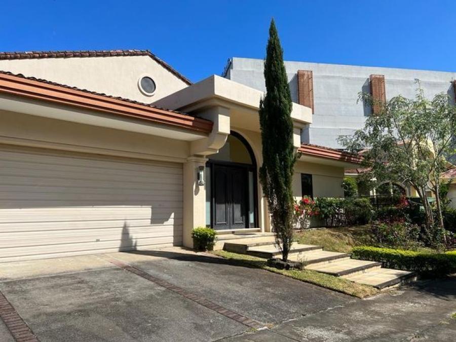 Foto Casa en Venta en Santa Ana, San José - U$D 580.000 - CAV107943 - BienesOnLine