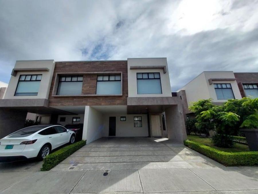 Se vende moderna casa en condominio de Pozos en Santa Ana 25-1243