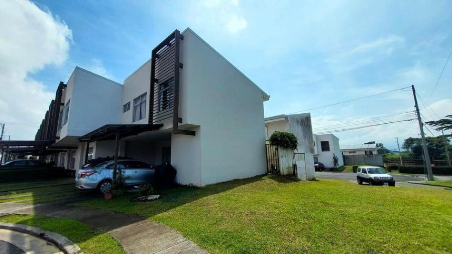 Se vende moderna casa en condominio de San Pablo Heredia 25-869