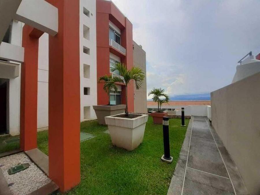 Se vende moderno apartamento para inversión en condominio de Pozos en Santa Ana 24-361