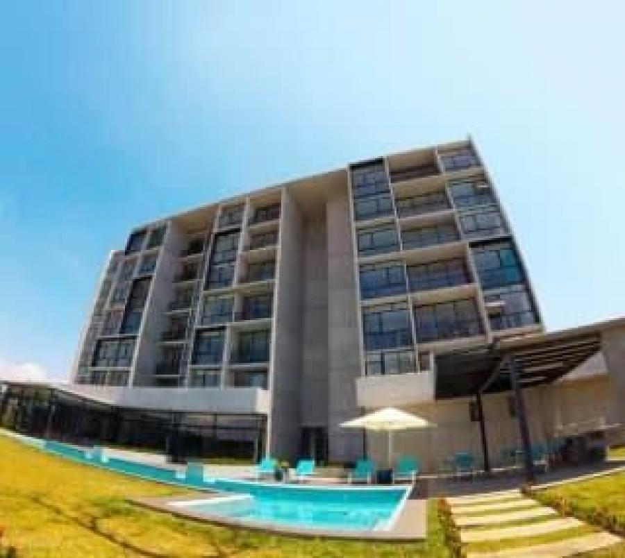 Se vende moderno y espacioso apartamento en condominio de Ulloa en Heredia 25-87