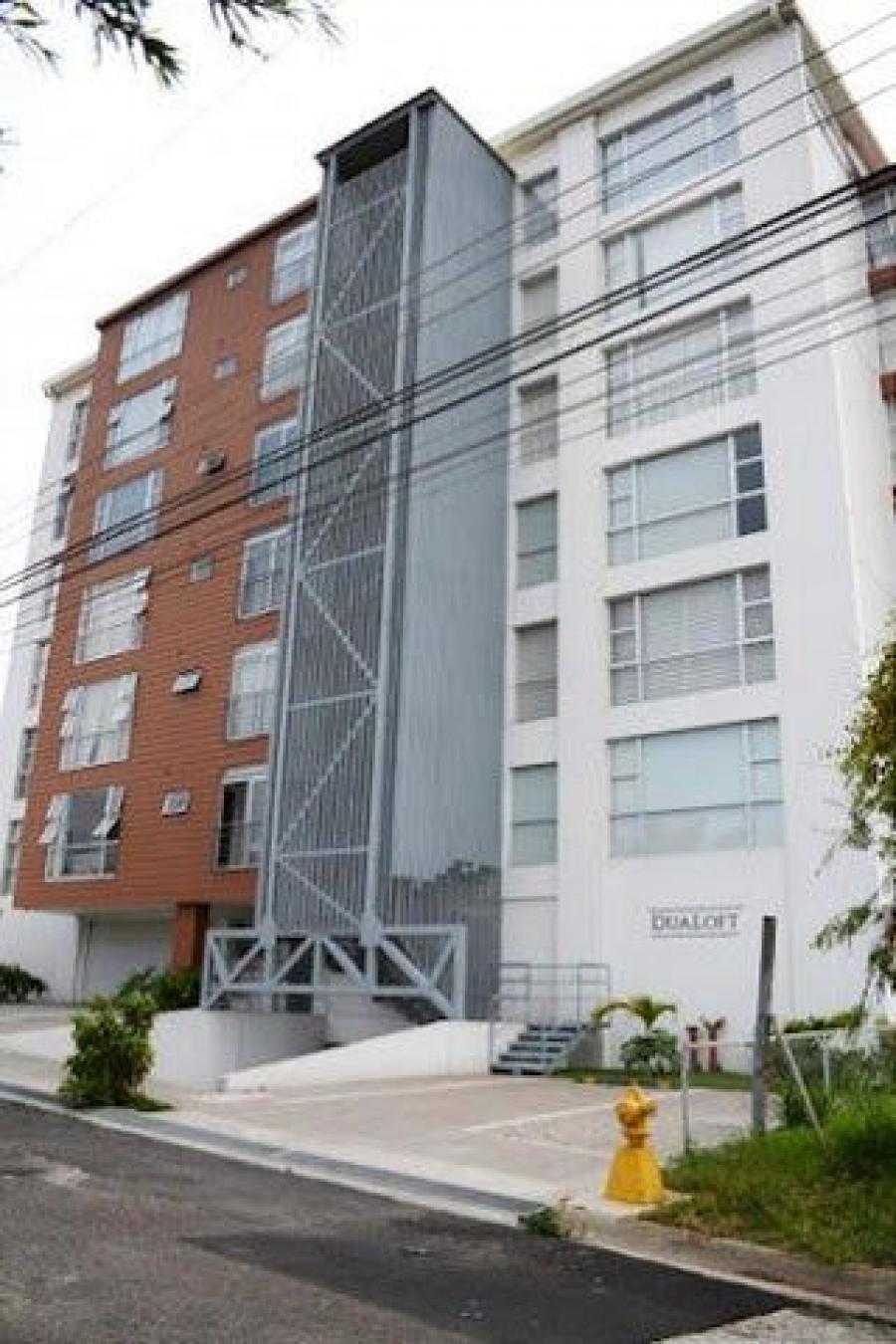 Se vende moderno y espacioso apartamento en condominio de Uruca en San José 24-1130