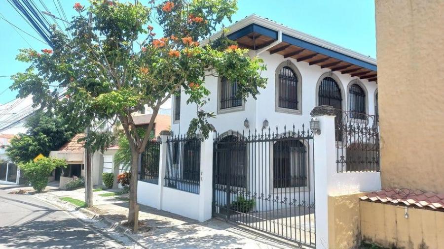 Se vende propiedad con 2 apartamentos en condominio de San Rafael en Escazú 24-450