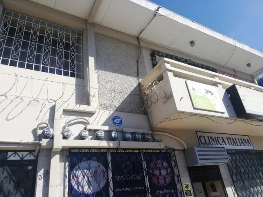 Se vende propiedad con 6 consultorios para inversión en San José Centro 23-356