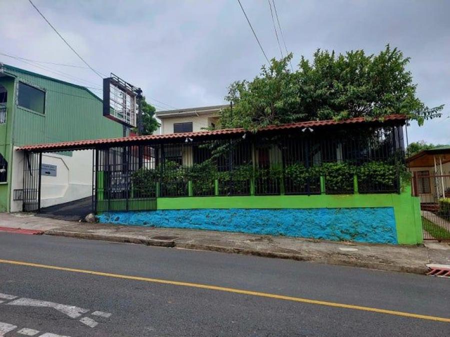 Se vende propiedad con uso de suelo comercial en Mercedes Heredia A24-1775