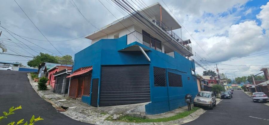 Se vende propiedad para inversión con 5 apartamentos en Sabanilla de San José 24-1783