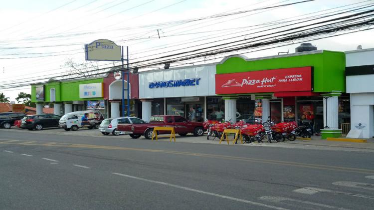 Sensacional centro comercial con 6 locales y parking subterráneo