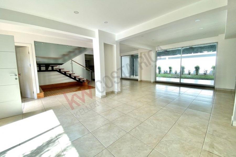 Foto Casa en Venta en Santa Ana, San José - U$D 390.000 - CAV107699 - BienesOnLine