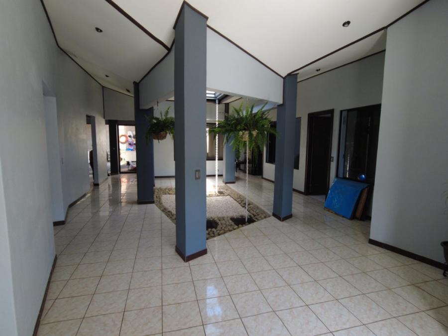 Foto Casa en Venta en Santa Ana, San Jos - U$D 365.000 - CAV105343 - BienesOnLine