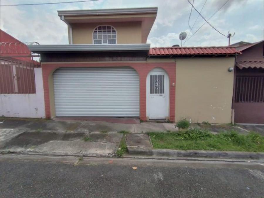 Venta de bella y amplia propiedad en Zapote #22-153