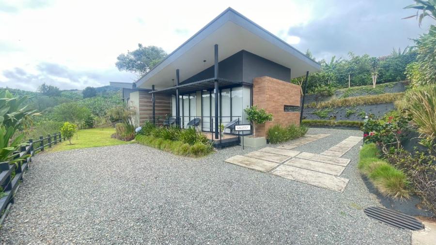 Venta de Casa en San Cristóbal de Desamparados, San José.