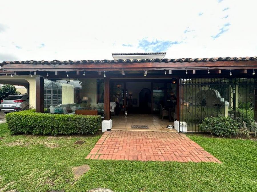 Foto Casa en Venta en Santo Domingo, Heredia - U$D 750.000 - CAV108090 - BienesOnLine