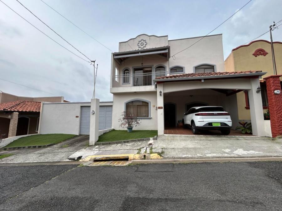 Venta de casa con 4 habitaciones en Condominio San  Agustin San Francisco de Heredia MGA