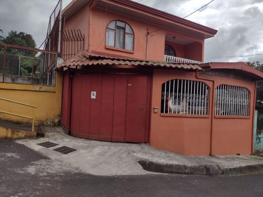 Venta de Casa con 6 habitaciones en Cedros Montes de Oca MGA